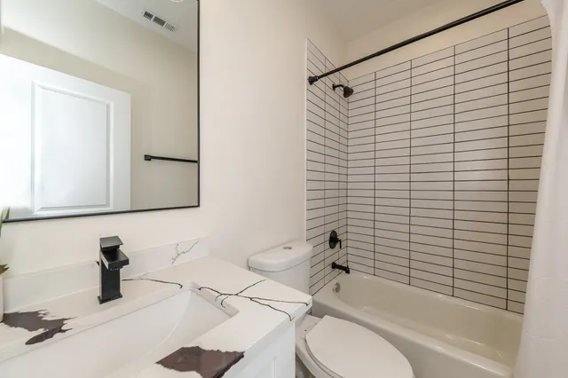 $1,350,000 | 350 East 50th Street, Chicago, IL 60615