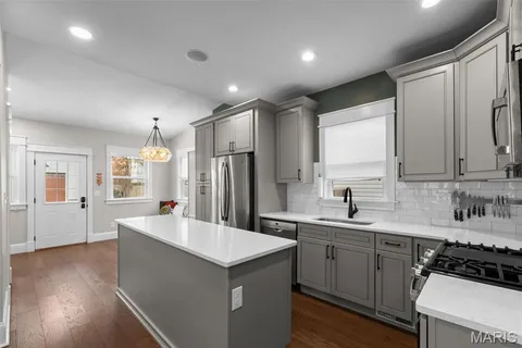 $575,000 | 3149 Cherry Avenue, Maplewood, MO 63143