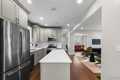 $575,000 | 3149 Cherry Avenue, Maplewood, MO 63143