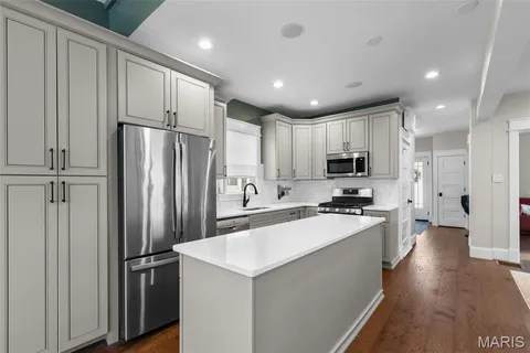 $575,000 | 3149 Cherry Avenue, Maplewood, MO 63143