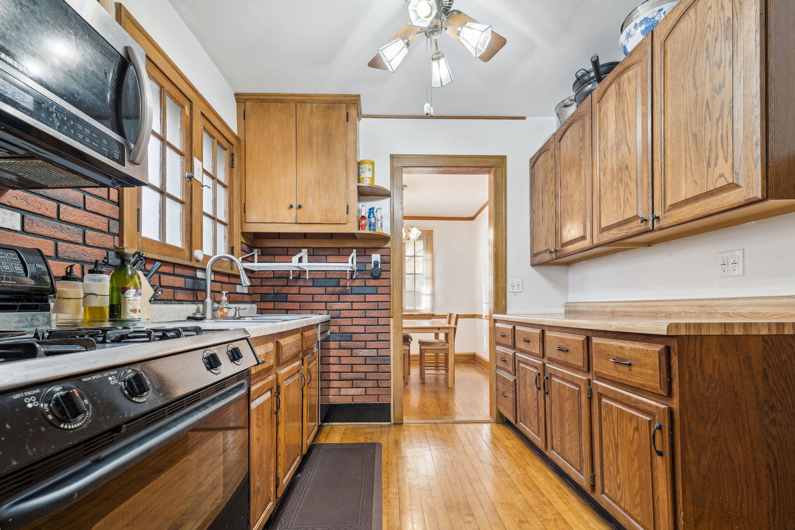 323 South Delphia Avenue Park Ridge, IL 60068 - Photo 5 of 19 Gallery Image 5