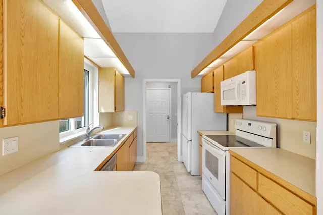 a view of an entryway with a balcony