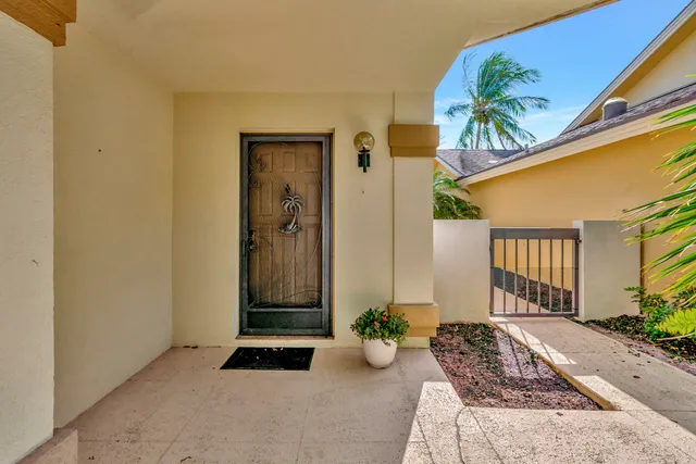 a view of room with ceiling fan