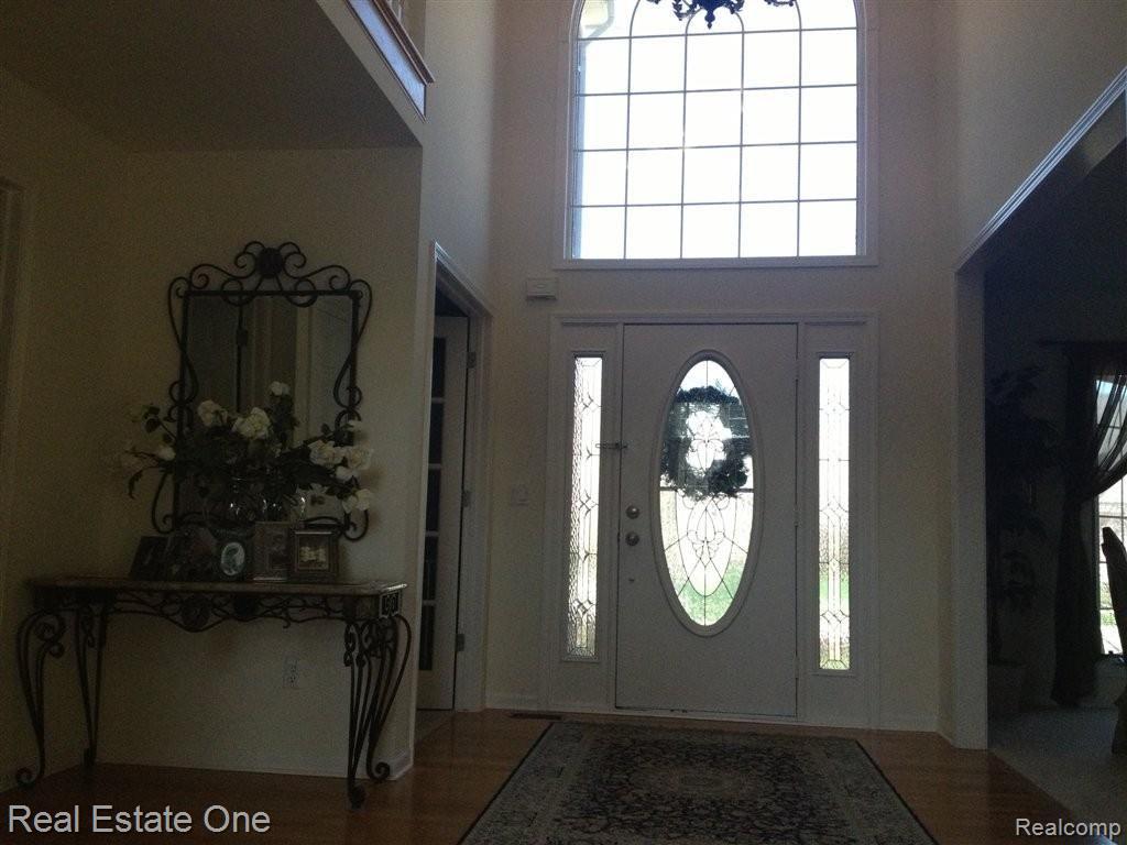 1218 Welland Drive Rochester, MI 48306 - Photo 3 of 24 2 foyer.JPG