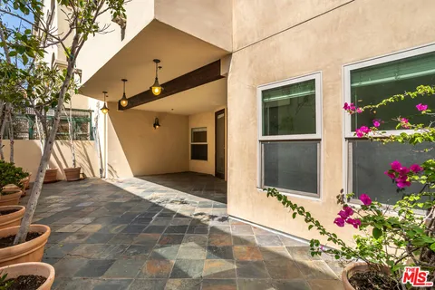 $1,149,988 | 10364 Almayo Avenue, Unit 103, Los Angeles, CA 90064