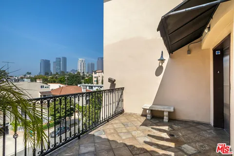 $1,149,988 | 10364 Almayo Avenue, Unit 103, Los Angeles, CA 90064