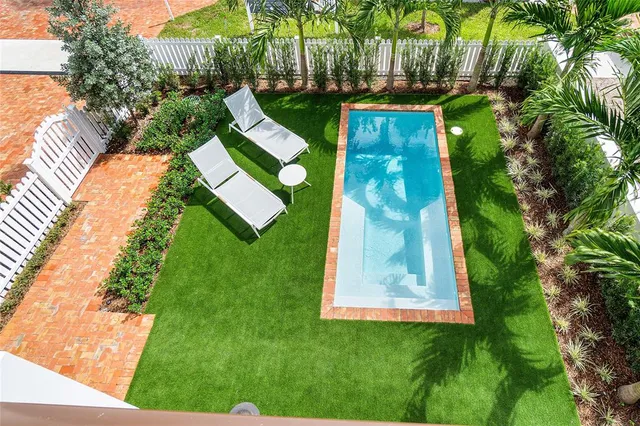 a view of an outdoor space