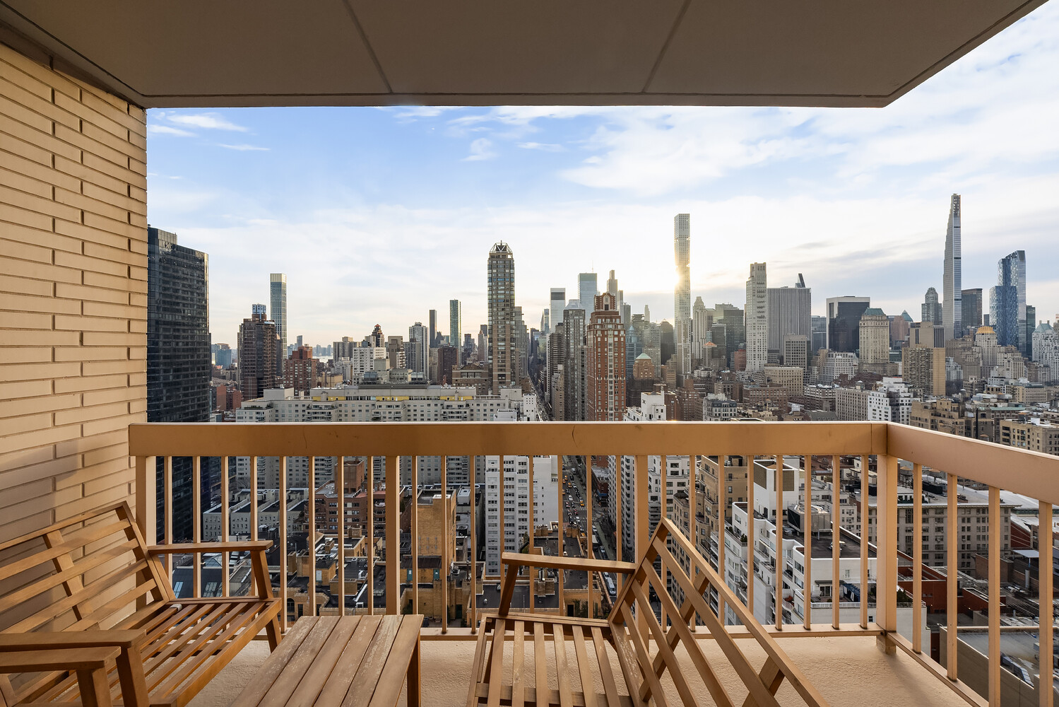 200 East 69th Street, Unit 31C Manhattan, NY 10021 - Photo 4 of 19 a view of a balcony with city view