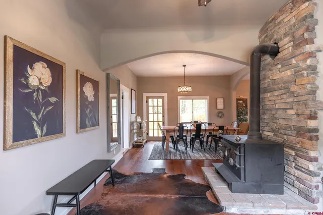 a view of a livingroom and dining room