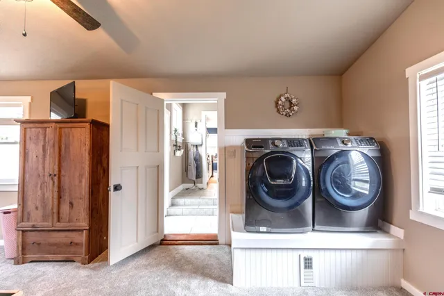 a view of entryway with washer and dryer