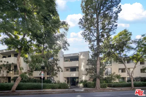 $599,000 | 8400 De Longpre Avenue, Unit 102, West Hollywood, CA 90069