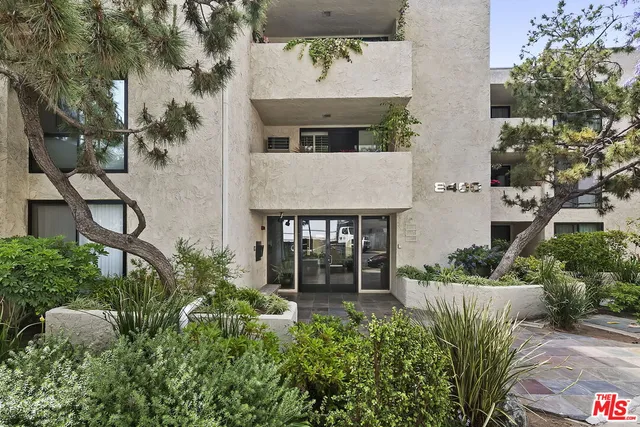 $599,000 | 8400 De Longpre Avenue, Unit 102, West Hollywood, CA 90069