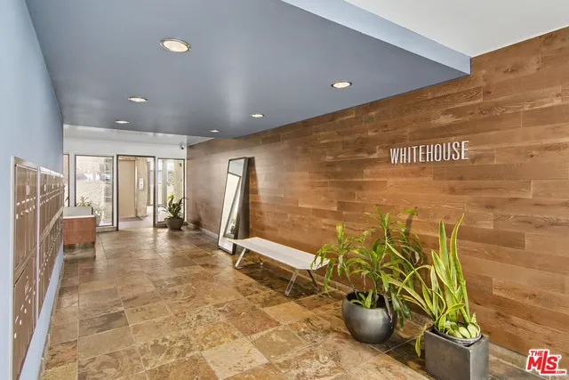 $599,000 | 8400 De Longpre Avenue, Unit 102, West Hollywood, CA 90069