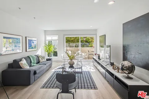 $599,000 | 8400 De Longpre Avenue, Unit 102, West Hollywood, CA 90069