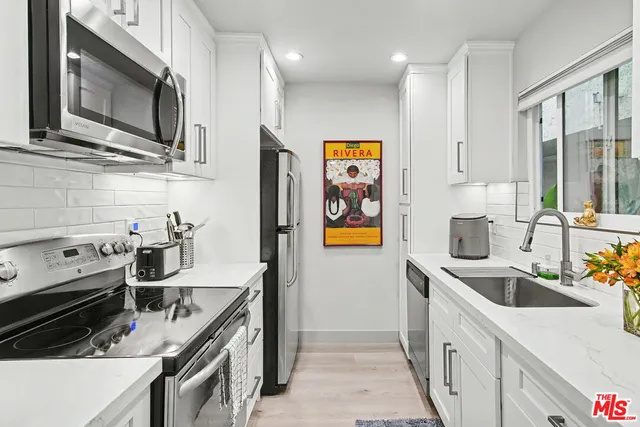 $599,000 | 8400 De Longpre Avenue, Unit 102, West Hollywood, CA 90069