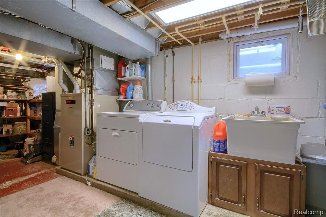 31201 West Road New Boston, MI 48164 - Photo 23 of 33 23-Laundry Room.jpg