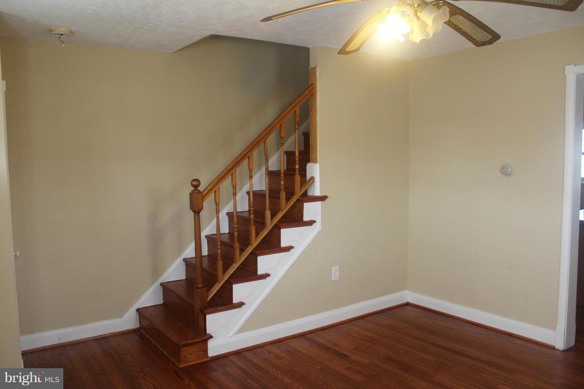 316 Magnolia Terrace Baltimore, MD 21221 - Photo 2 of 16 Living Room
