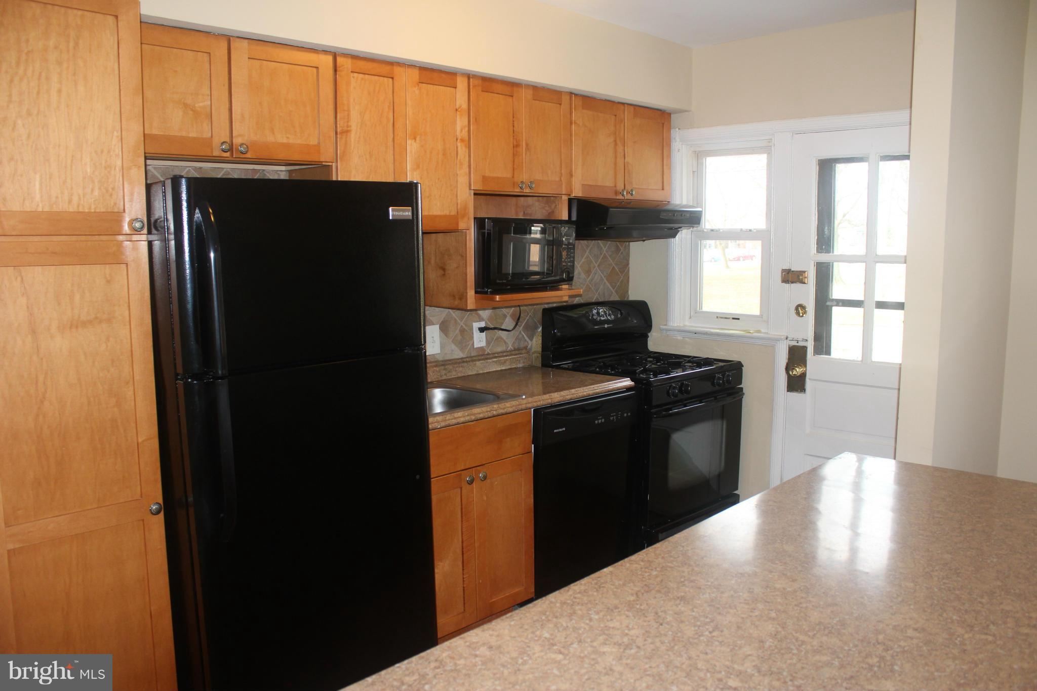 316 Magnolia Terrace Baltimore, MD 21221 - Photo 5 of 16 Kitchen
