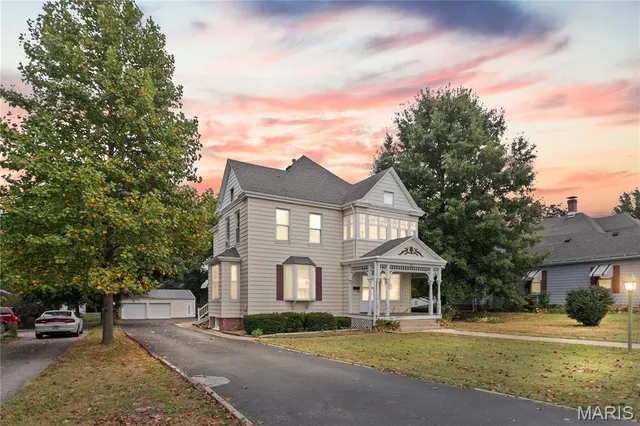 $209,900 | 205 West Barr Avenue, Jerseyville, IL 62052