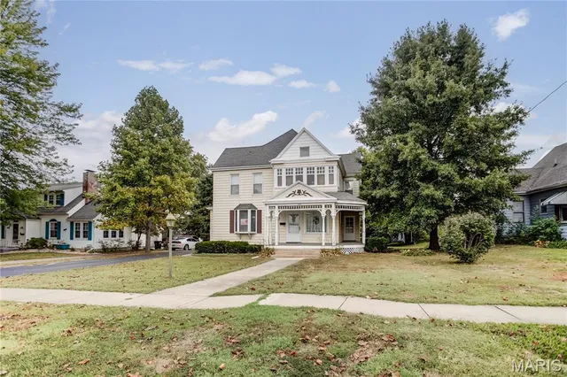 $175,000 | 205 West Barr Avenue, Jerseyville, IL 62052