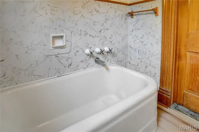 $175,000 | 205 West Barr Avenue, Jerseyville, IL 62052