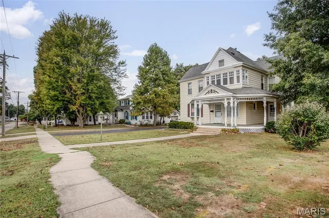 $175,000 | 205 West Barr Avenue, Jerseyville, IL 62052