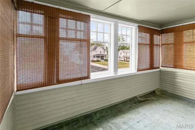 $175,000 | 205 West Barr Avenue, Jerseyville, IL 62052