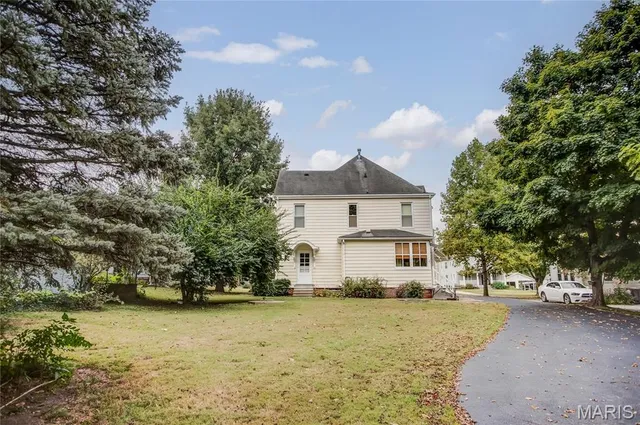 $175,000 | 205 West Barr Avenue, Jerseyville, IL 62052