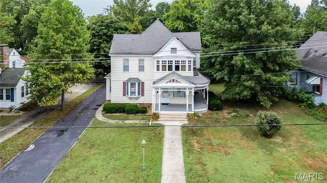 $175,000 | 205 West Barr Avenue, Jerseyville, IL 62052