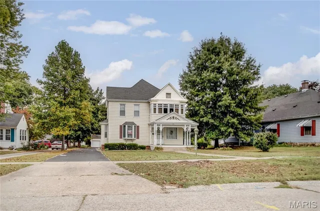 $175,000 | 205 West Barr Avenue, Jerseyville, IL 62052