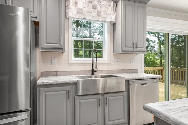 $349,900 | 3 Alison Circle, Hampton, NH 03842