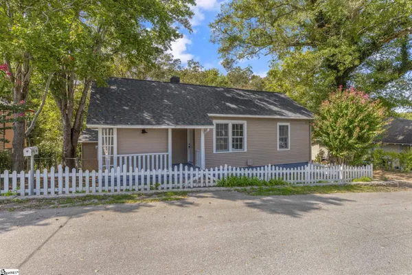 $244,900 | 9 Hampton Street, Ware Shoals, SC 29692