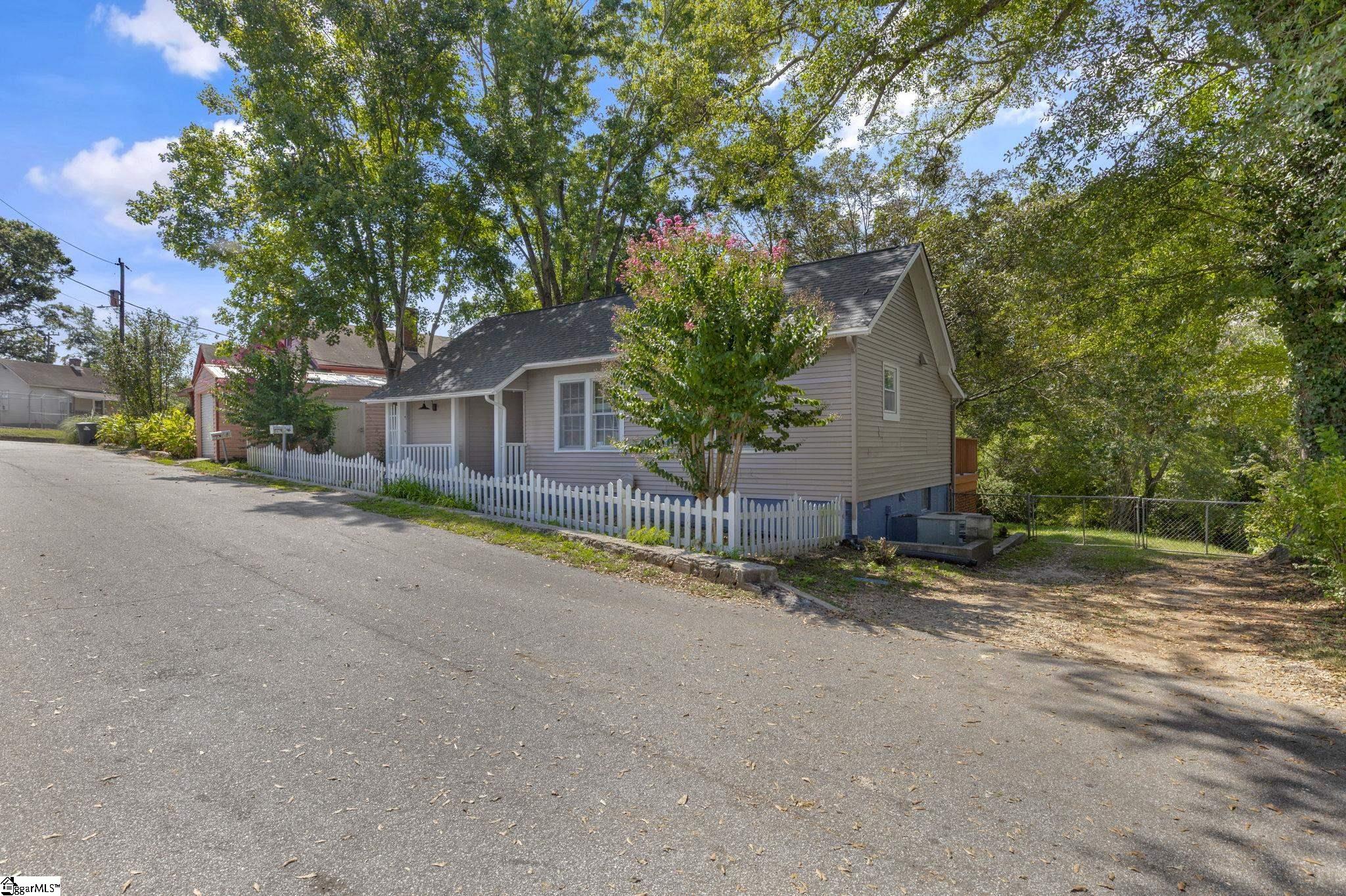 9 Hampton Street Ware Shoals, SC 29692 - Photo 2 of 38