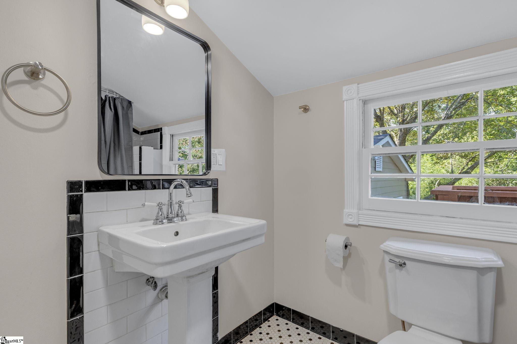 9 Hampton Street Ware Shoals, SC 29692 - Photo 22 of 38