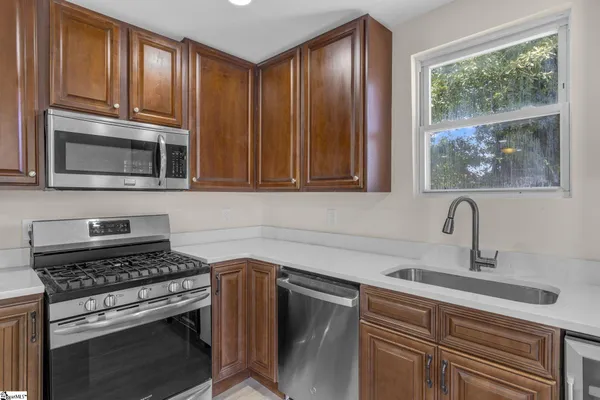 $244,900 | 9 Hampton Street, Ware Shoals, SC 29692