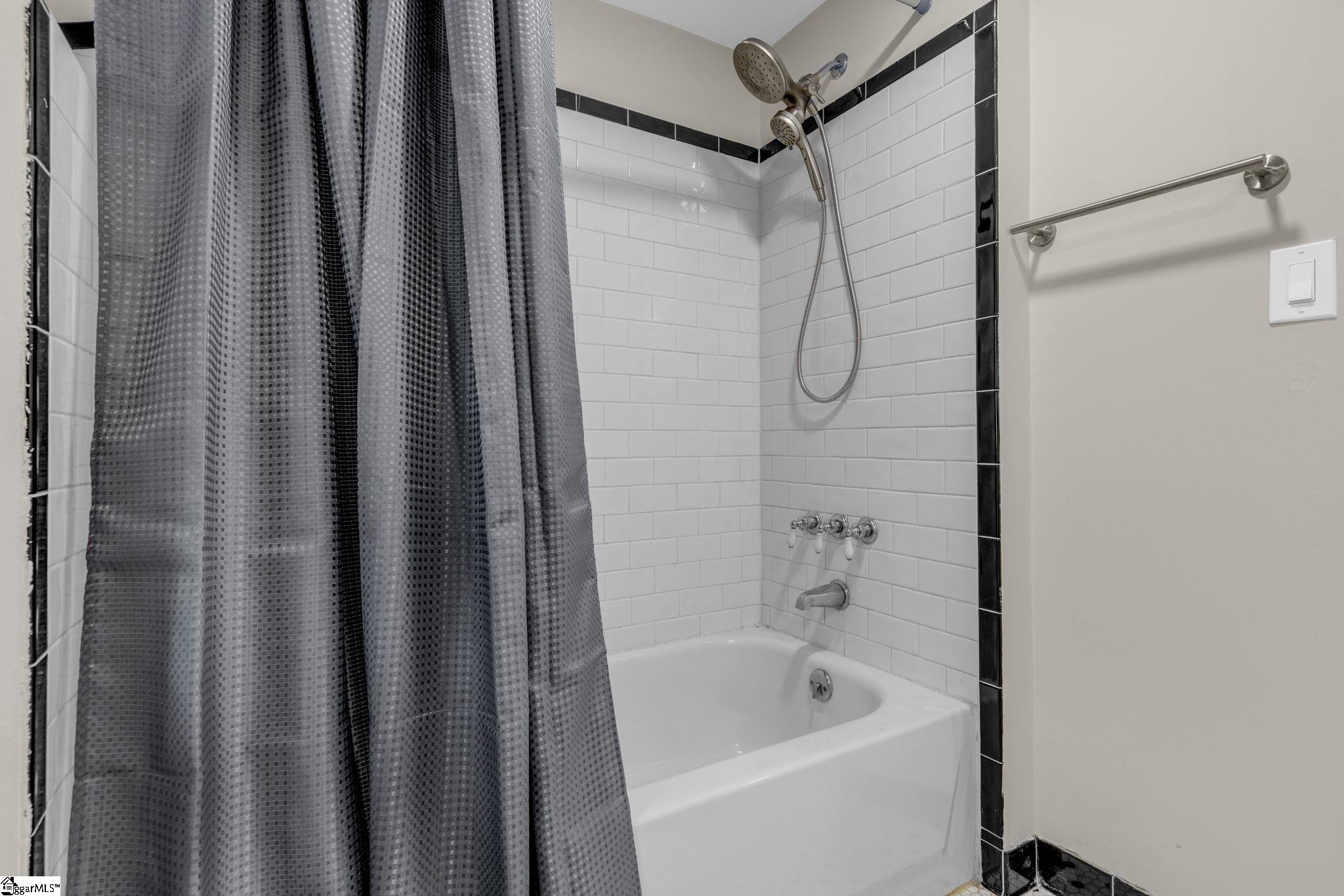 9 Hampton Street Ware Shoals, SC 29692 - Photo 23 of 38