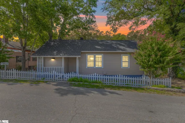 $244,900 | 9 Hampton Street, Ware Shoals, SC 29692