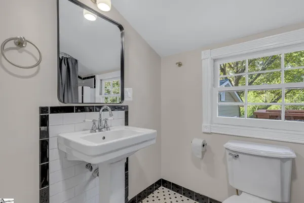 $244,900 | 9 Hampton Street, Ware Shoals, SC 29692