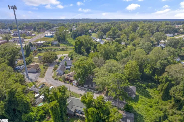 $244,900 | 9 Hampton Street, Ware Shoals, SC 29692