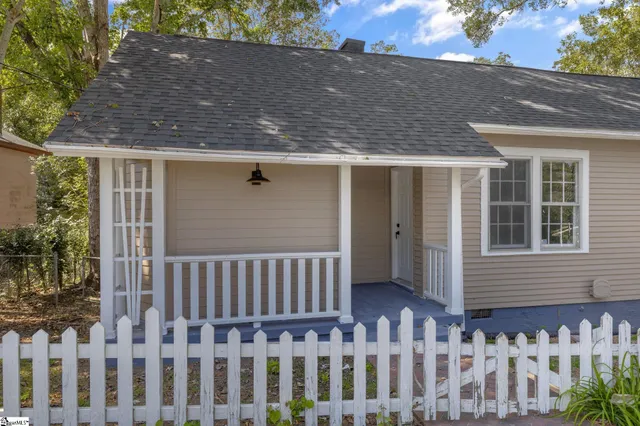 $244,900 | 9 Hampton Street, Ware Shoals, SC 29692