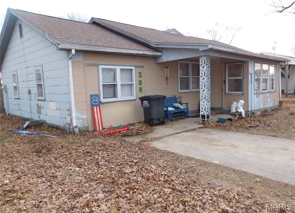 206 East Fourth Street St. Peter, IL 62880 - Photo 2 of 8