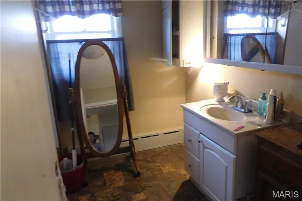 $56,000 | 206 East Fourth Street, St. Peter, IL 62880