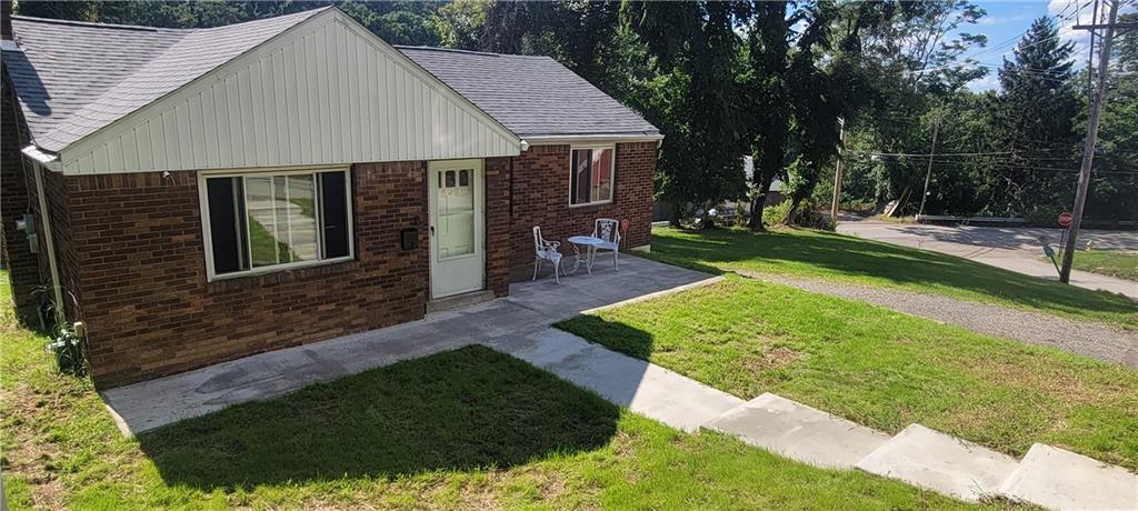 629 Grove Road Verona, PA 15147 - Photo 2 of 24 Gallery Image 2