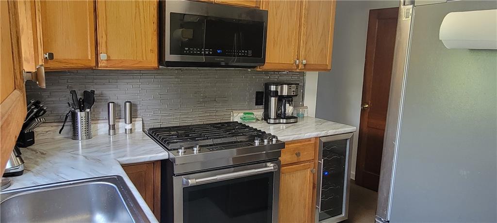 629 Grove Road Verona, PA 15147 - Photo 4 of 24 Gallery Image 4