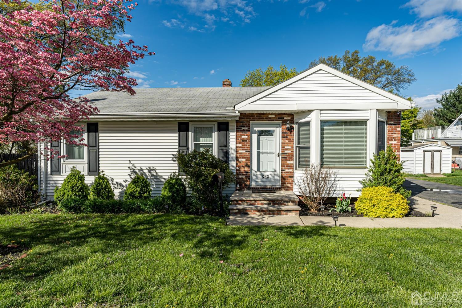 949 Yorke Road North Brunswick, NJ 08902 - Photo 1 of 26 Gallery Image 1