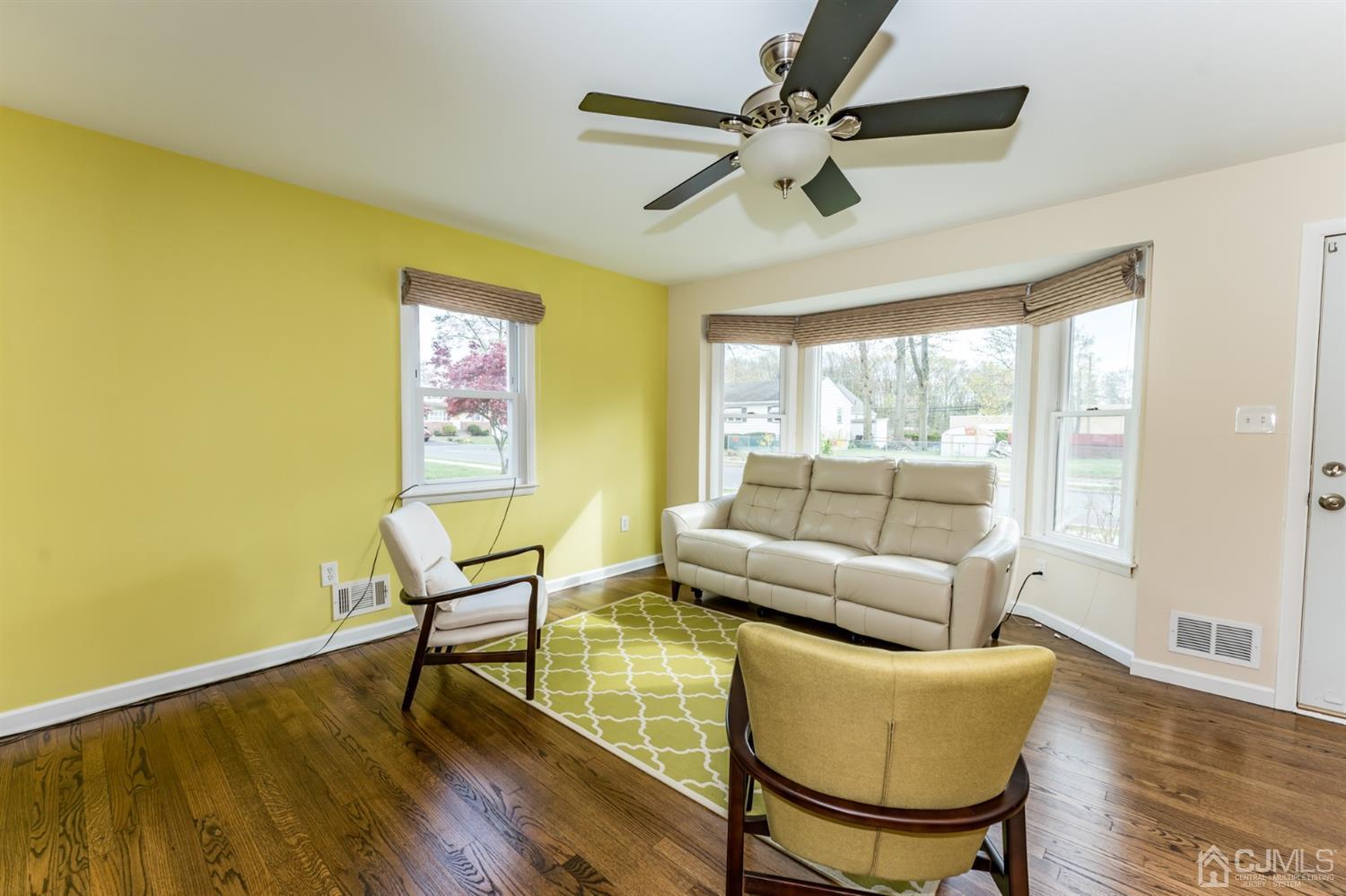 949 Yorke Road North Brunswick, NJ 08902 - Photo 4 of 26 Gallery Image 4