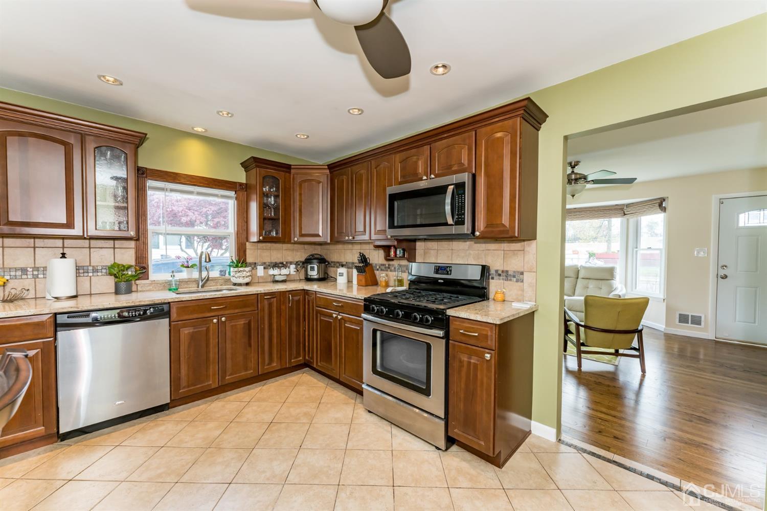 949 Yorke Road North Brunswick, NJ 08902 - Photo 7 of 26 Gallery Image 7