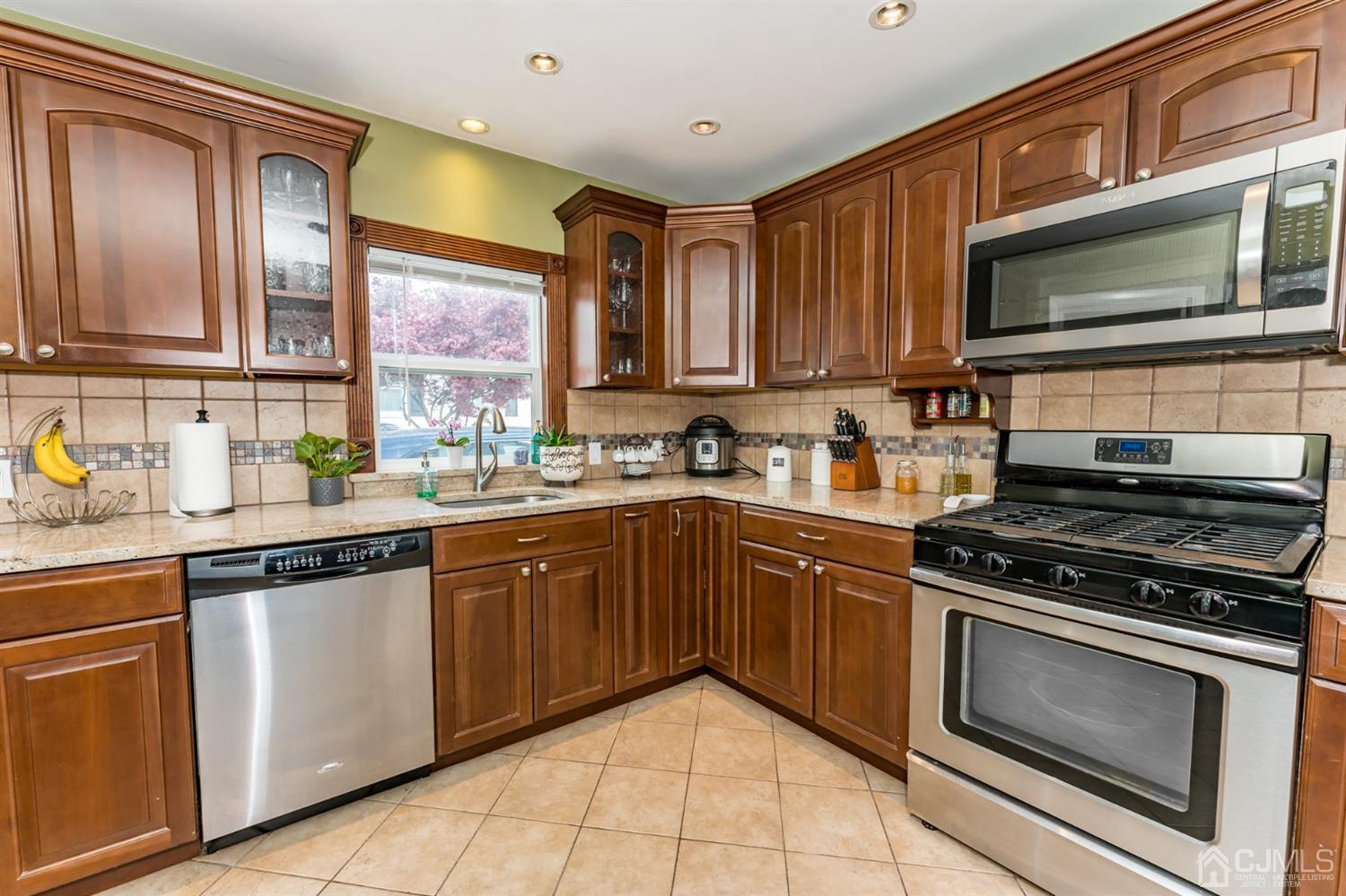 949 Yorke Road North Brunswick, NJ 08902 - Photo 8 of 26 Gallery Image 8