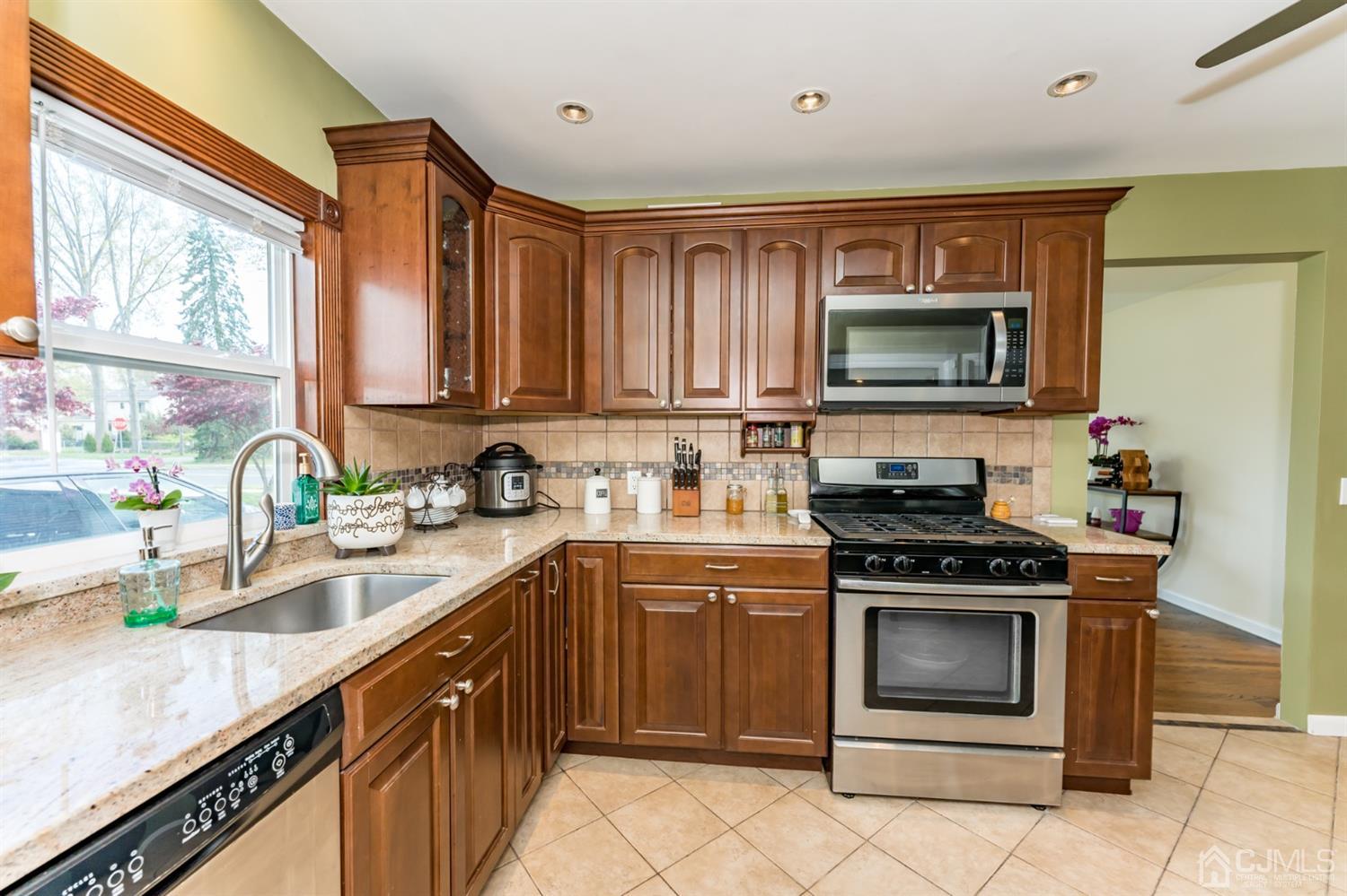 949 Yorke Road North Brunswick, NJ 08902 - Photo 9 of 26 Gallery Image 9