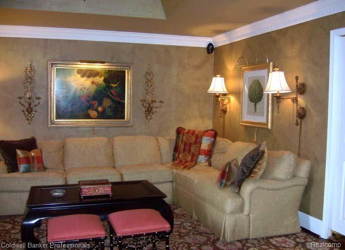 30 Cranbrook Road Bloomfield Hills, MI 48304 - Photo 6 of 24 FAMILY RM W/VAULTED CEILING